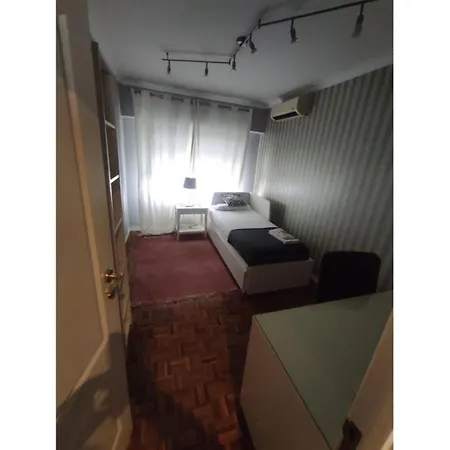 Large Contemporary With Three-bedroom Appartamento *