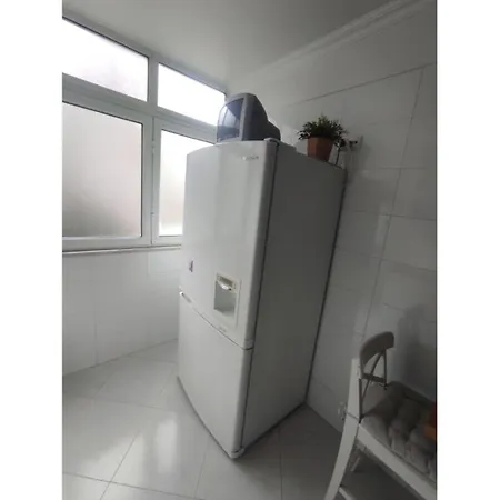 Large Contemporary With Three-bedroom Appartamento *