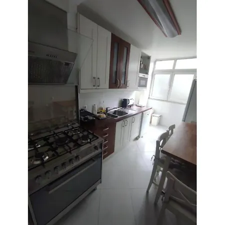 Large Contemporary With Three-bedroom Apartamento *
