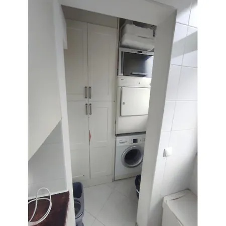 Large Contemporary With Three-bedroom * Lisboa