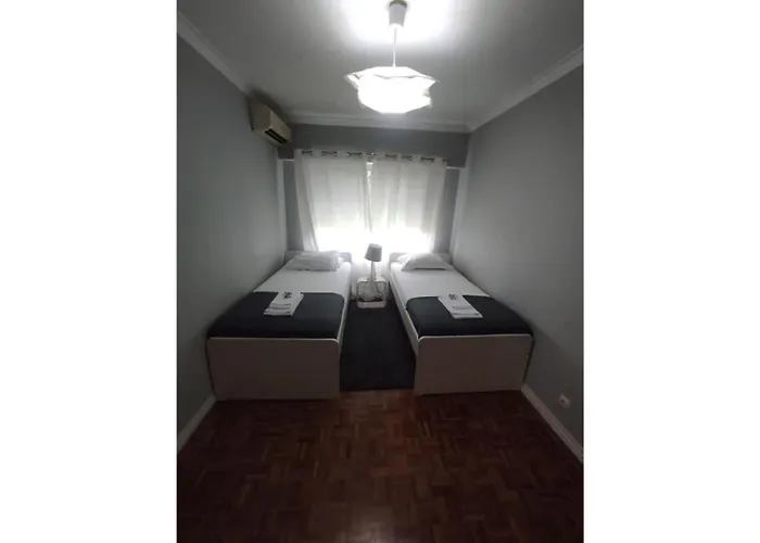 Large Contemporary With Three-bedroom Apartmán *