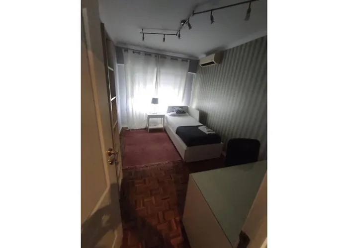 Large Contemporary With Three-bedroom Apartmán *