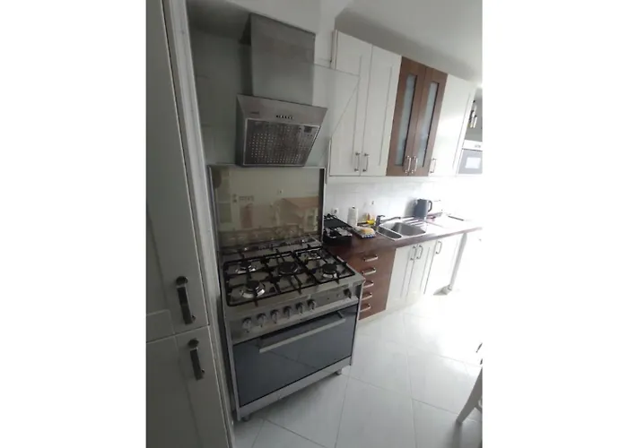 Large Contemporary With Three-bedroom Apartmán