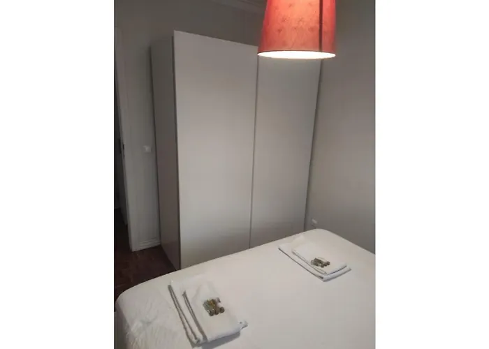 Large Contemporary With Three-bedroom * Lisboa