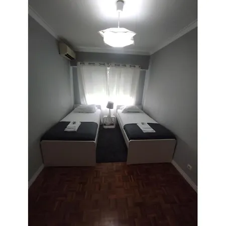 Large Contemporary With Three-bedroom Apartman *